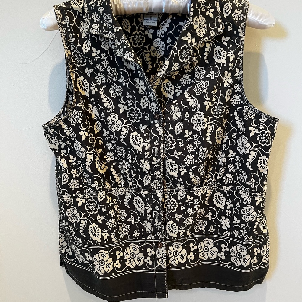 Floral Sleeveless Blouse in Black and White